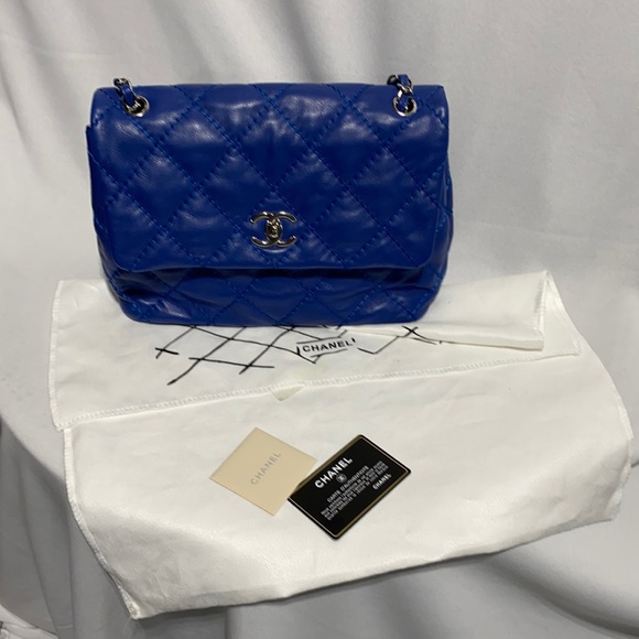 CHANEL Handbags - Chanel soft flap bag